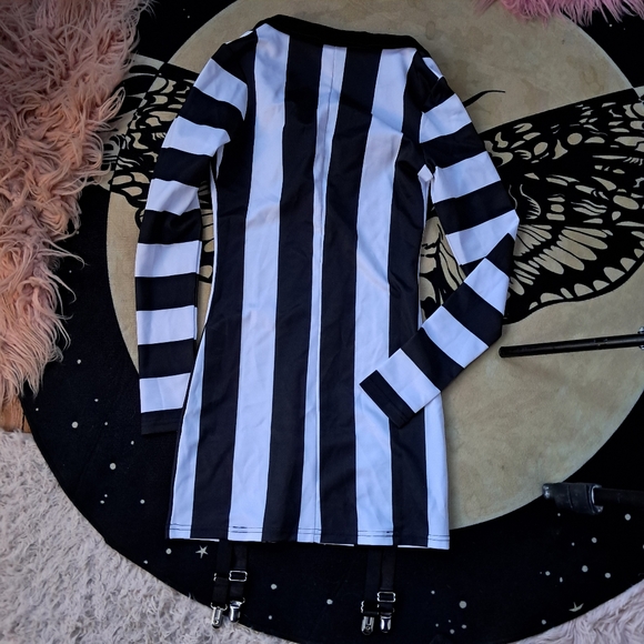 Beetlejuice dress w sexy garters! Dolls kill discontinued long sleeve nwt! - Picture 6 of 6
